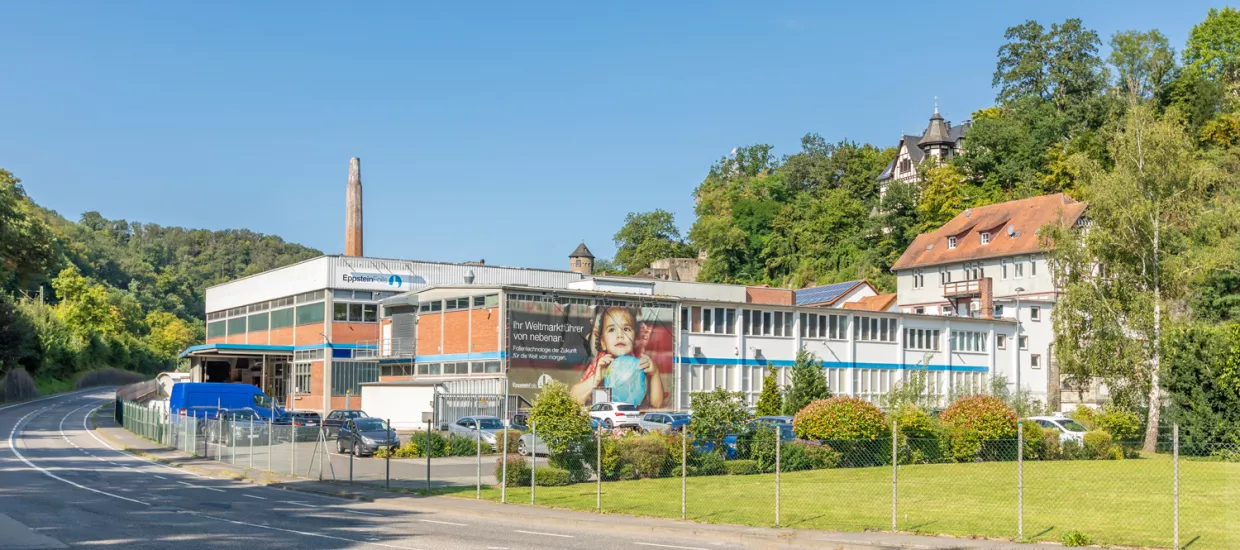 Die EppsteinFOILS eingebunden am Fuße der Burg